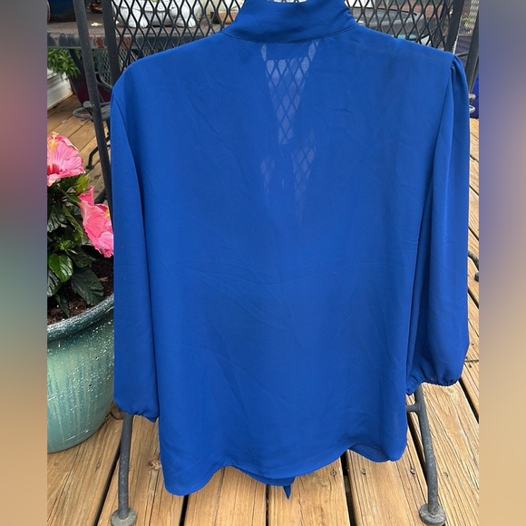 7th Ave NY & Co- blue light weight bow  blouse/ key hole tie. - Picture 5 of 6